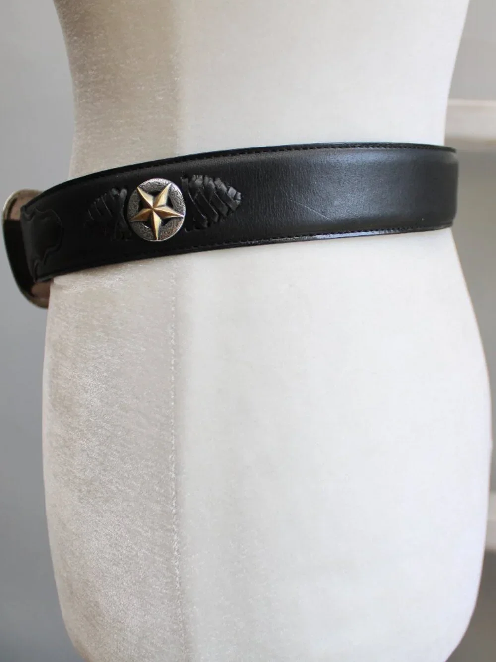 Vintage Western Leather Star Metal Medallion Accent Buckle Belt Size Small